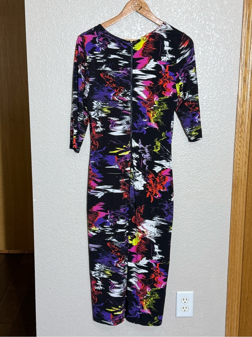 Alice & Olivia Delora Midi Dress Fitted Scoop Neck Size 12 - Picture 4 of 4